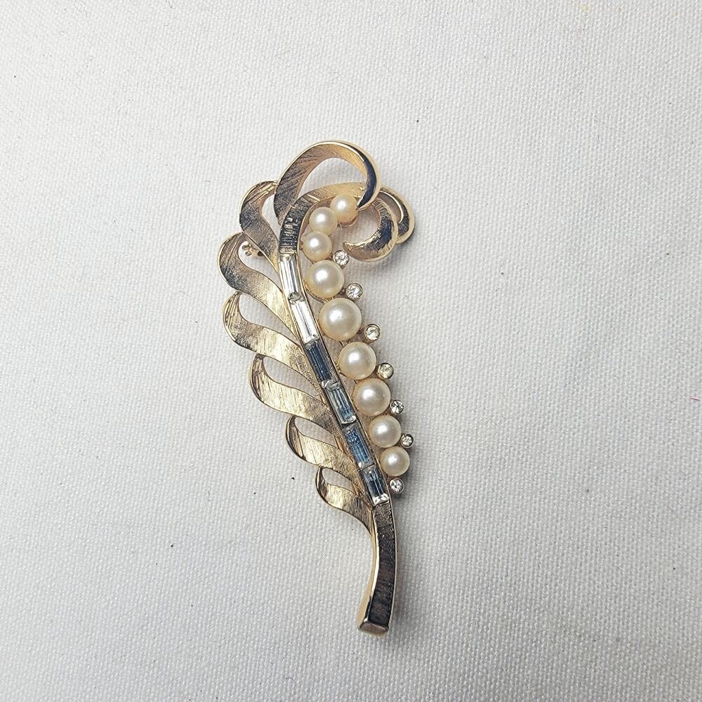 Vintage Crown Trifari Gold Tone Faux Pearl Baguette Rhinestone Feather Brooch